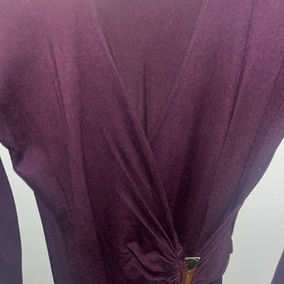 Barely worn, extremely flattering, purple v-neck Calvin Klein dress - Picture 2 of 3